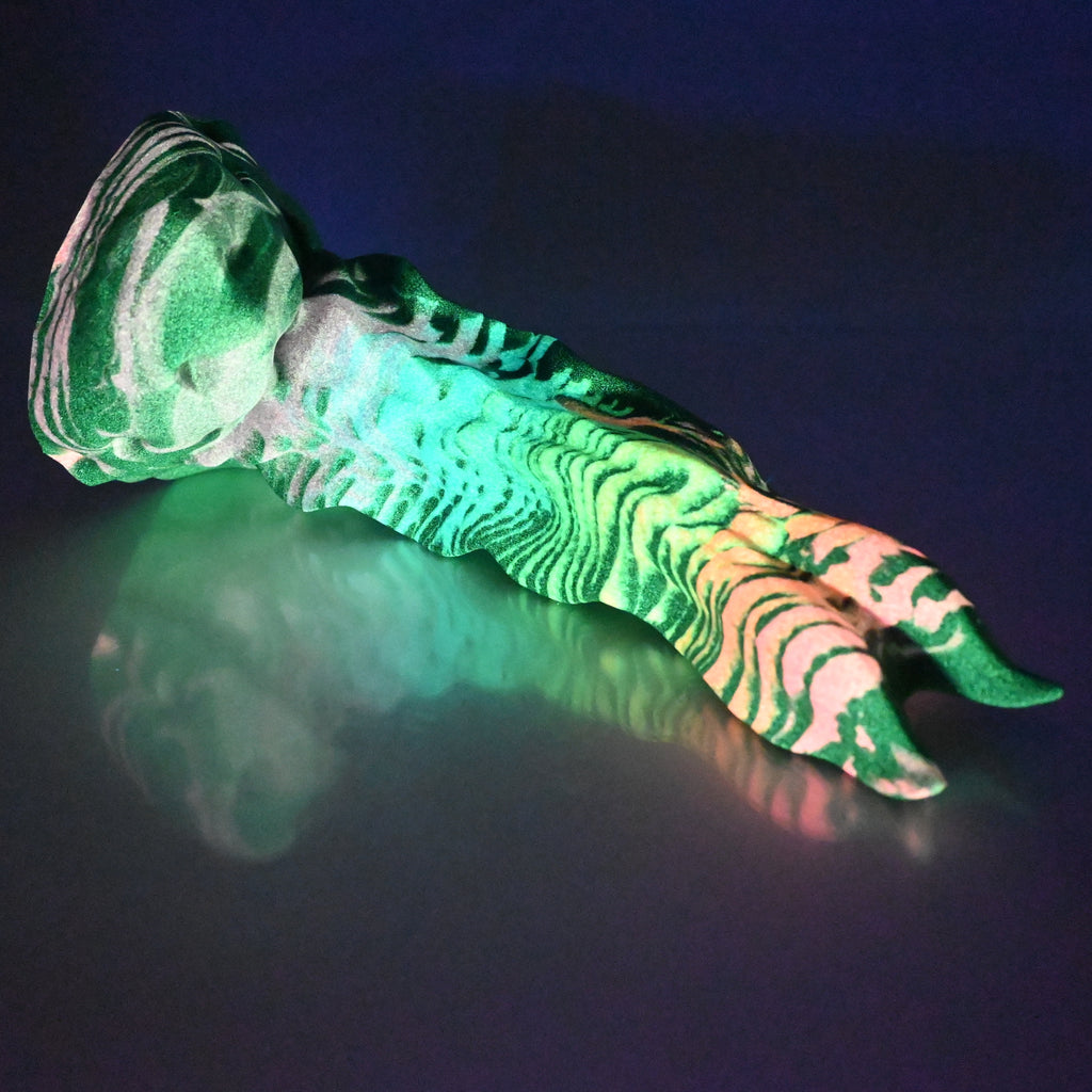 V4SCG10 Snark's Maw Large 0030 UV GITD