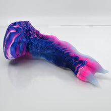 Load image into Gallery viewer, V2XCH37 Snark&#39;s Maw Small 0020 UV GITD
