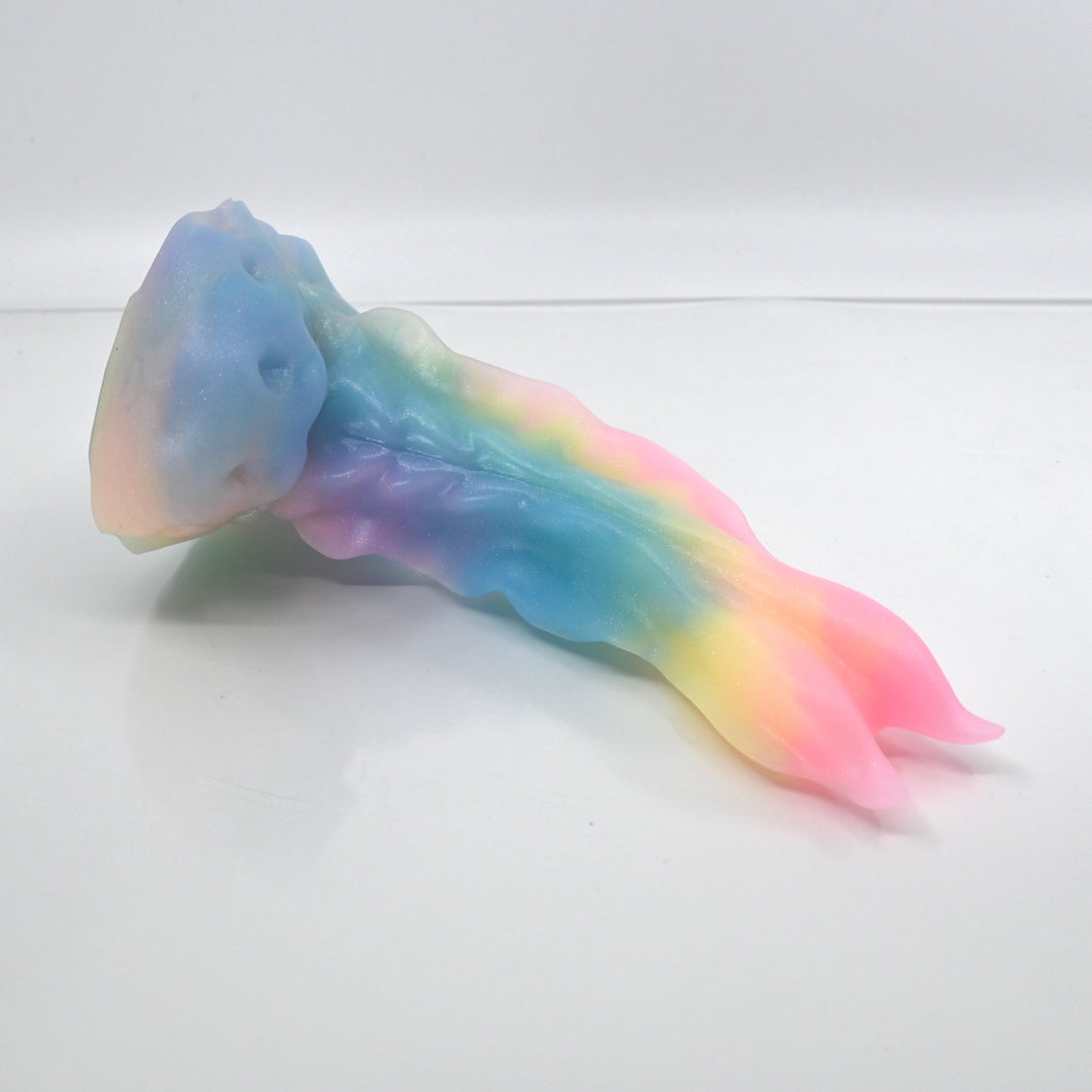 V2XCH38 Snark's Maw Small 0020 UV GITD