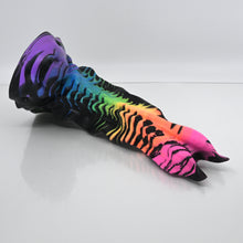 Load image into Gallery viewer, V3SCH49 Snark&#39;s Maw Medium 0030 UV GITD
