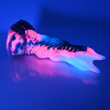 Load image into Gallery viewer, V3XCH48 Snark&#39;s Maw Medium 0020 UV GITD

