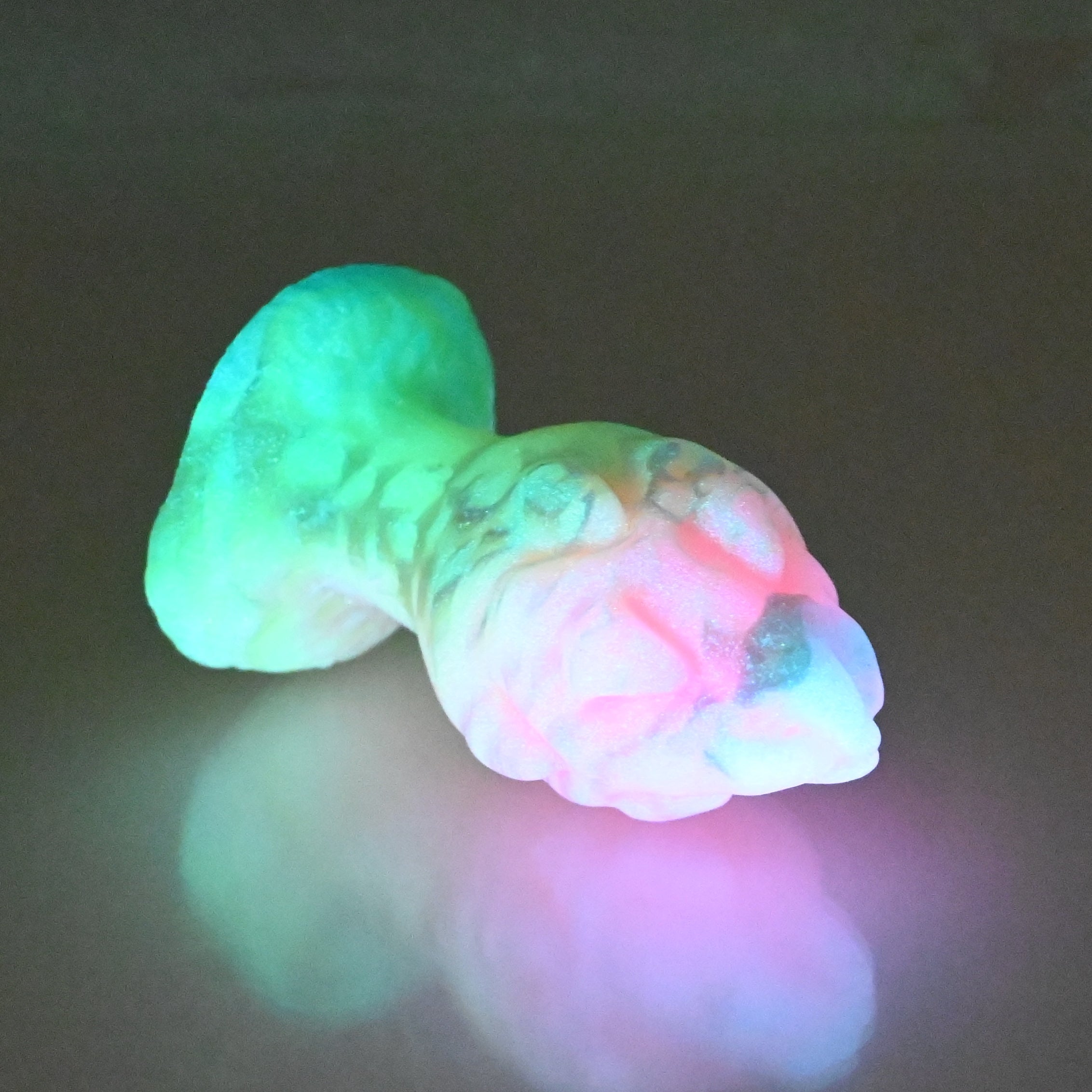 F1MCG21 Dragonfruit Plug Mini 0050 UV GITD
