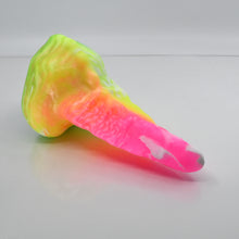 Load image into Gallery viewer, D2MCG15 Dragon Tail Small 0050 UV GITD
