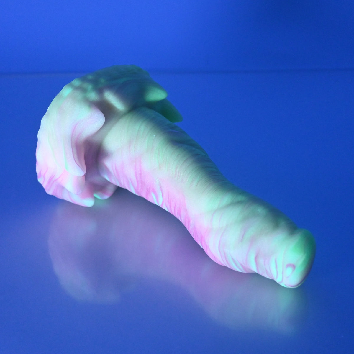 S2SDG67 Snark Small 0030 UV GITD