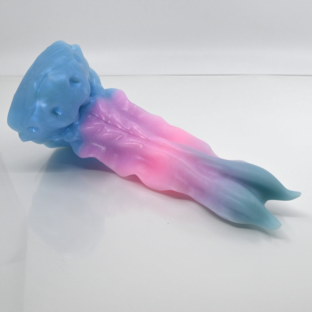 V2MCJ93 Snark's Maw Small 0050 UV GITD