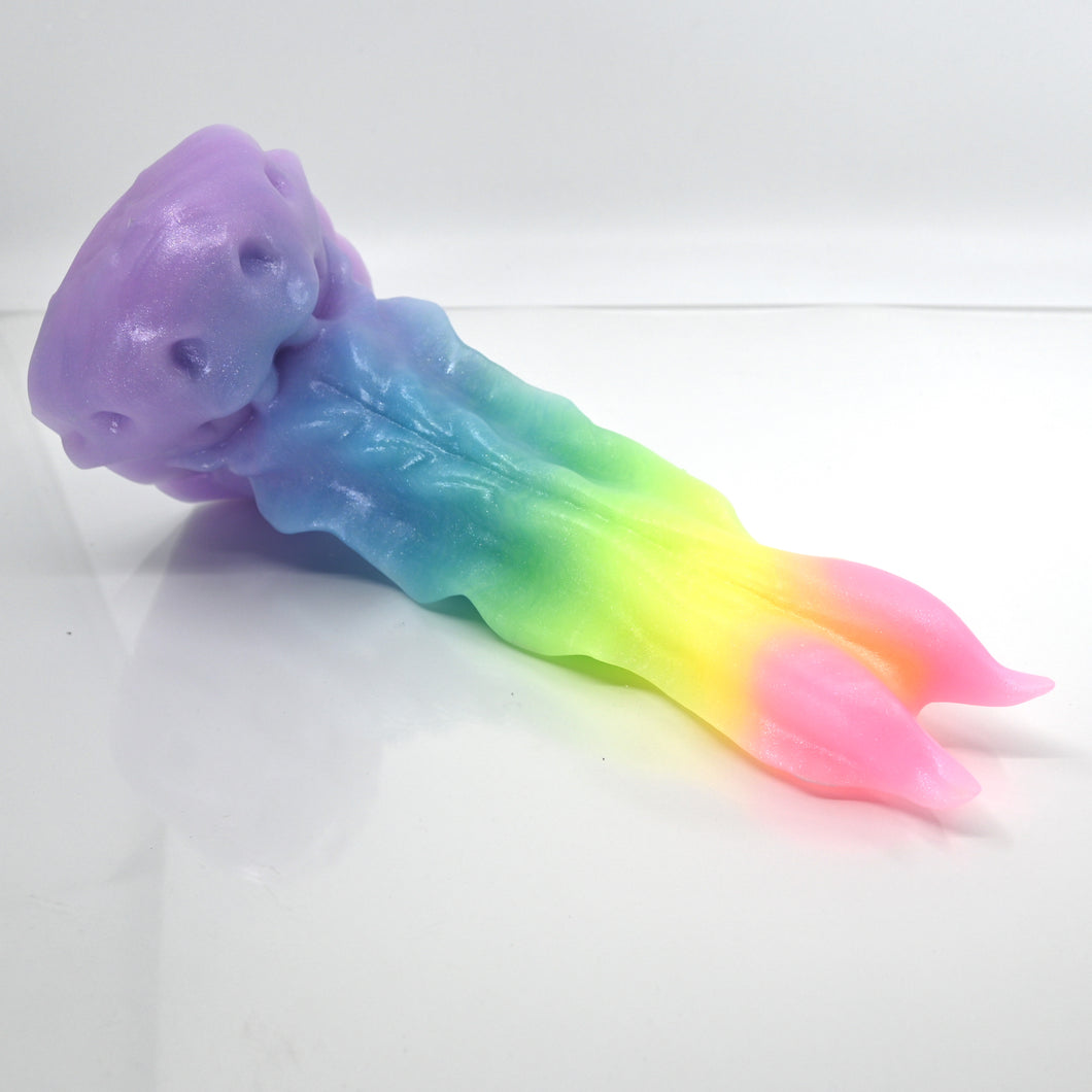 V3MCK09 Snark's Maw Medium 0050 UV GITD