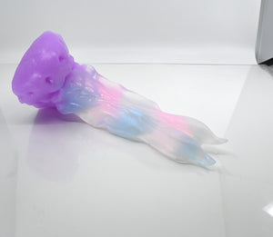 V3TCK08 Snark's Maw Medium NC 0031 UV GITD