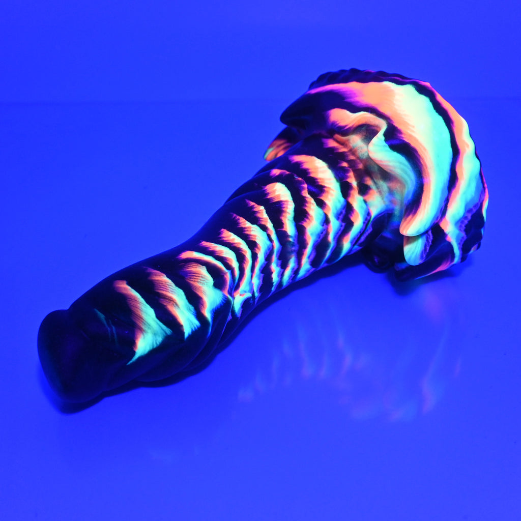 S3SBK37 Snark Medium 0030 UV GITD