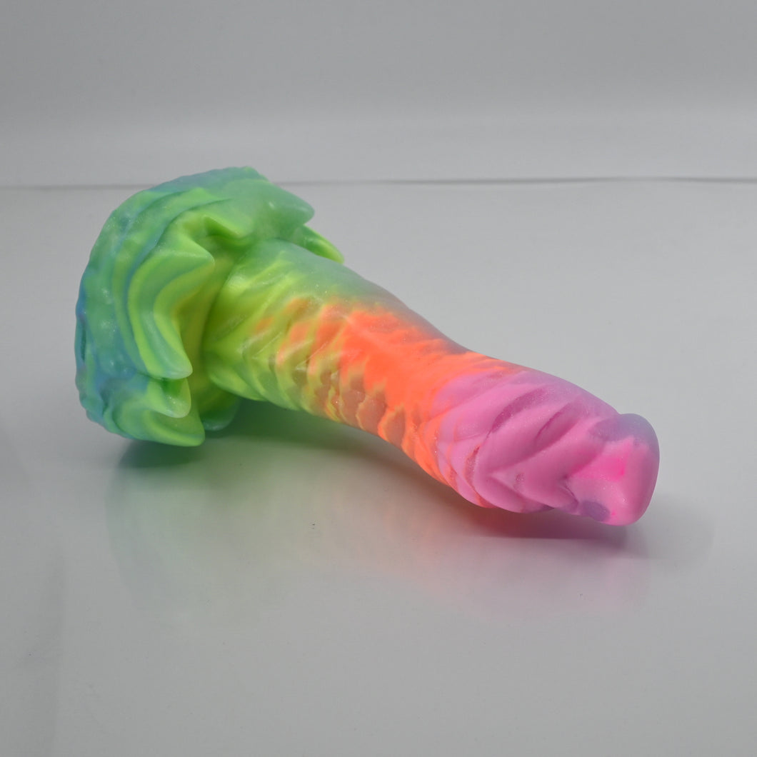 S2SCL05 Snark Small 0030 UV GITD