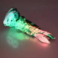 Load image into Gallery viewer, V1SCM90 Snark&#39;s Maw Mini 0030 UV GITD
