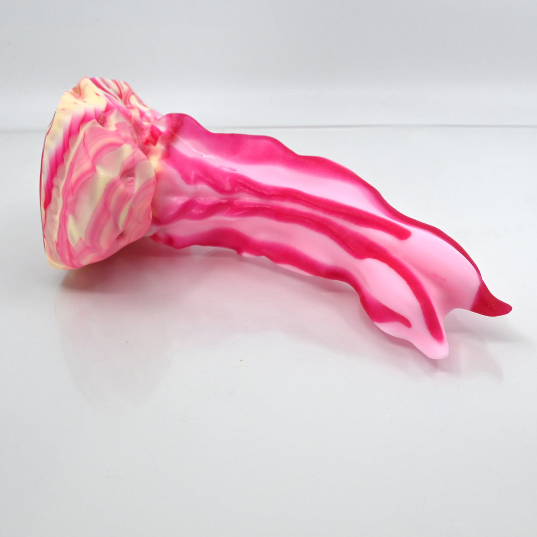 V2XCM95 Snark's Maw Small 0020 UV GITD
