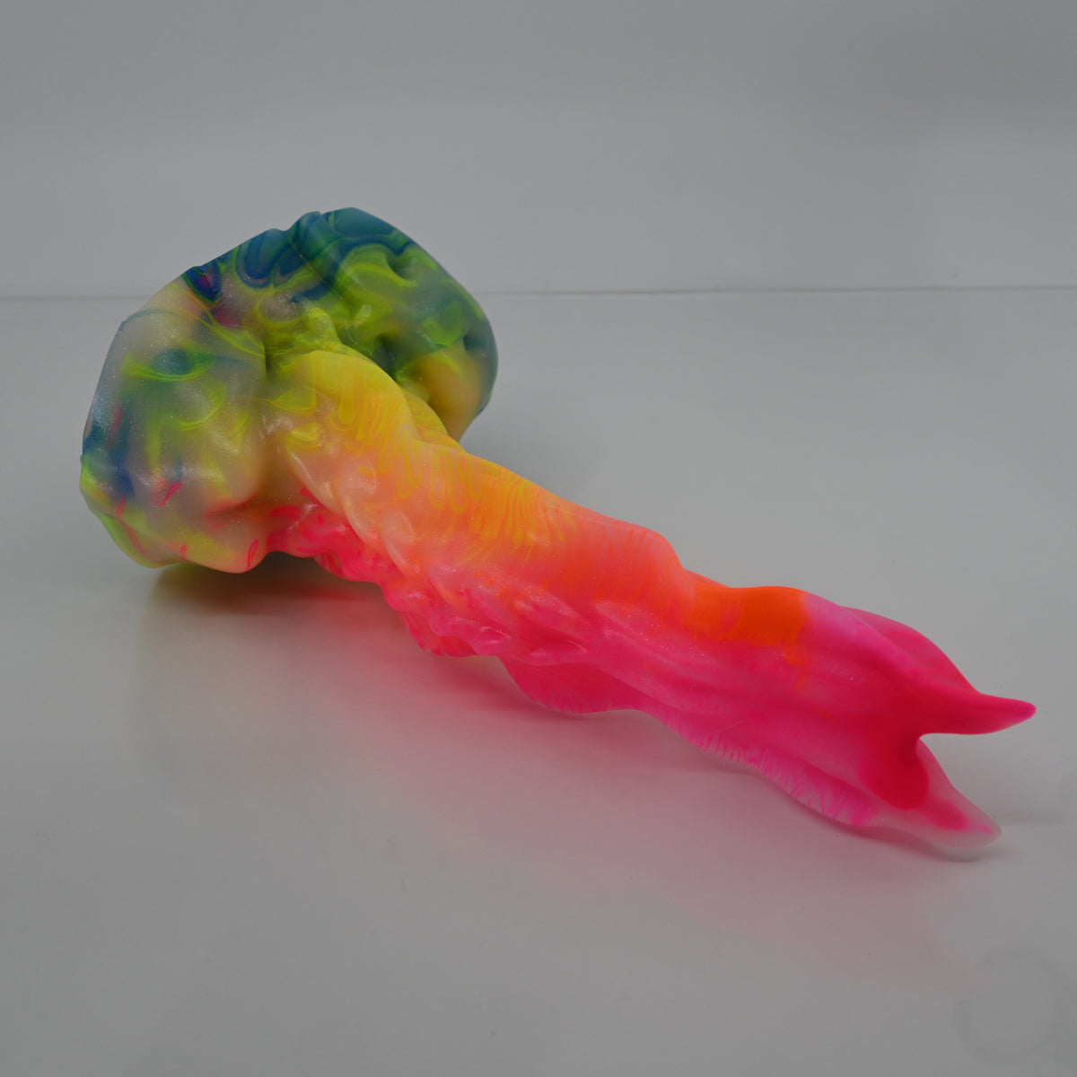 V2MDL63 Snark's Maw Small 0050 UV GITD