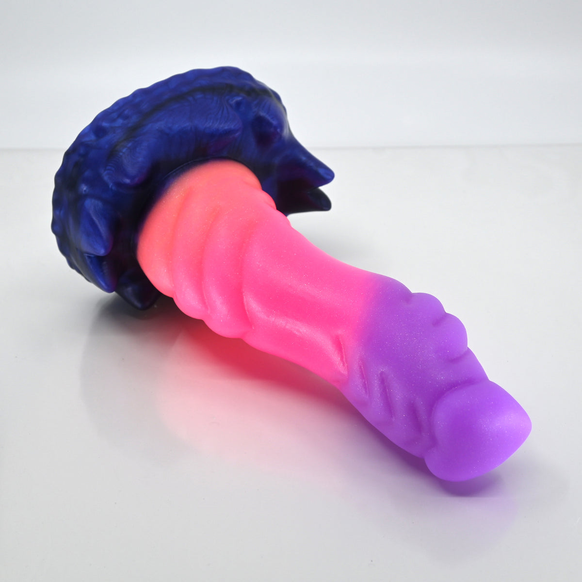 S3MBM98 Snark Medium 0050 UV GITD