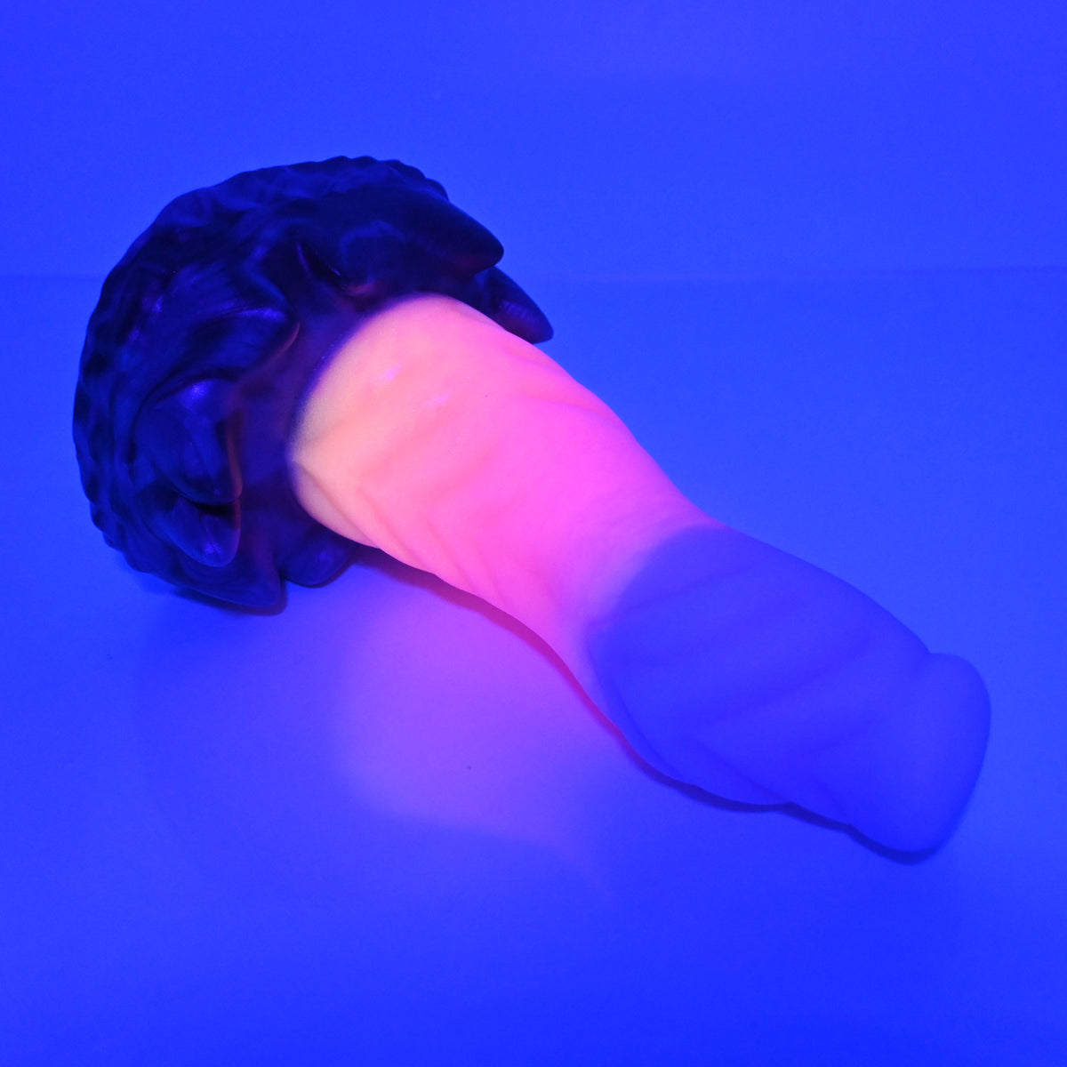 S3MBM98 Snark Medium 0050 UV GITD