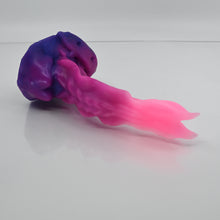 Load image into Gallery viewer, V1SCP18 Snark&#39;s Maw Mini 0030 UV GITD
