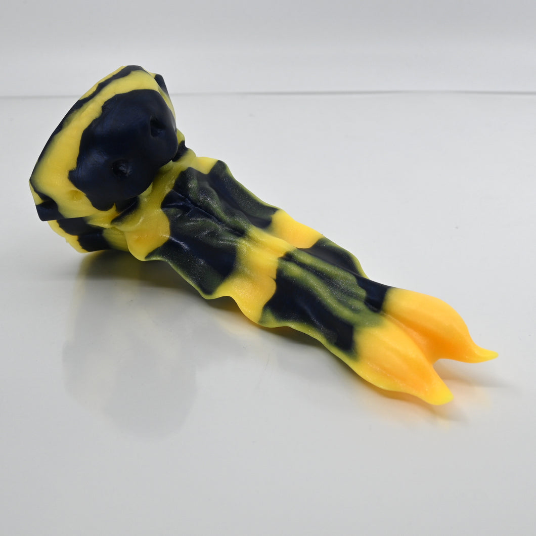 V1MCP14 Snark's Maw Mini 0050 UV GITD