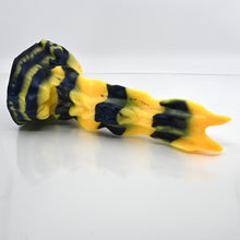 Load image into Gallery viewer, V3MCP32 Snark&#39;s Maw Medium 0050 UV GITD
